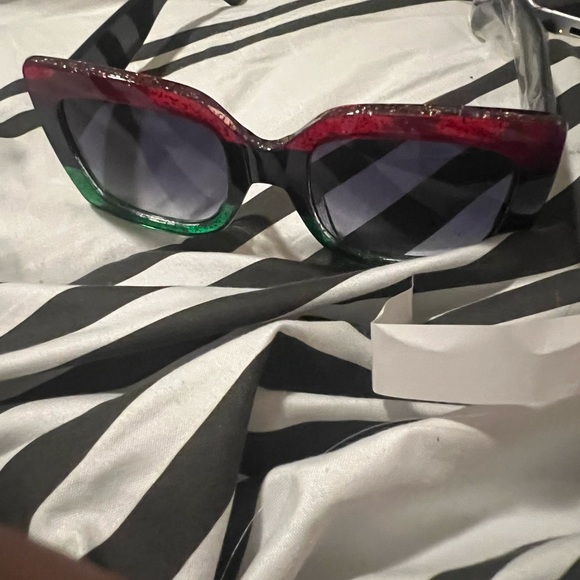 SUNGLASSES OVERSIZED MULTI COLORED W/DUST CLOTH NIB - Picture 4 of 5